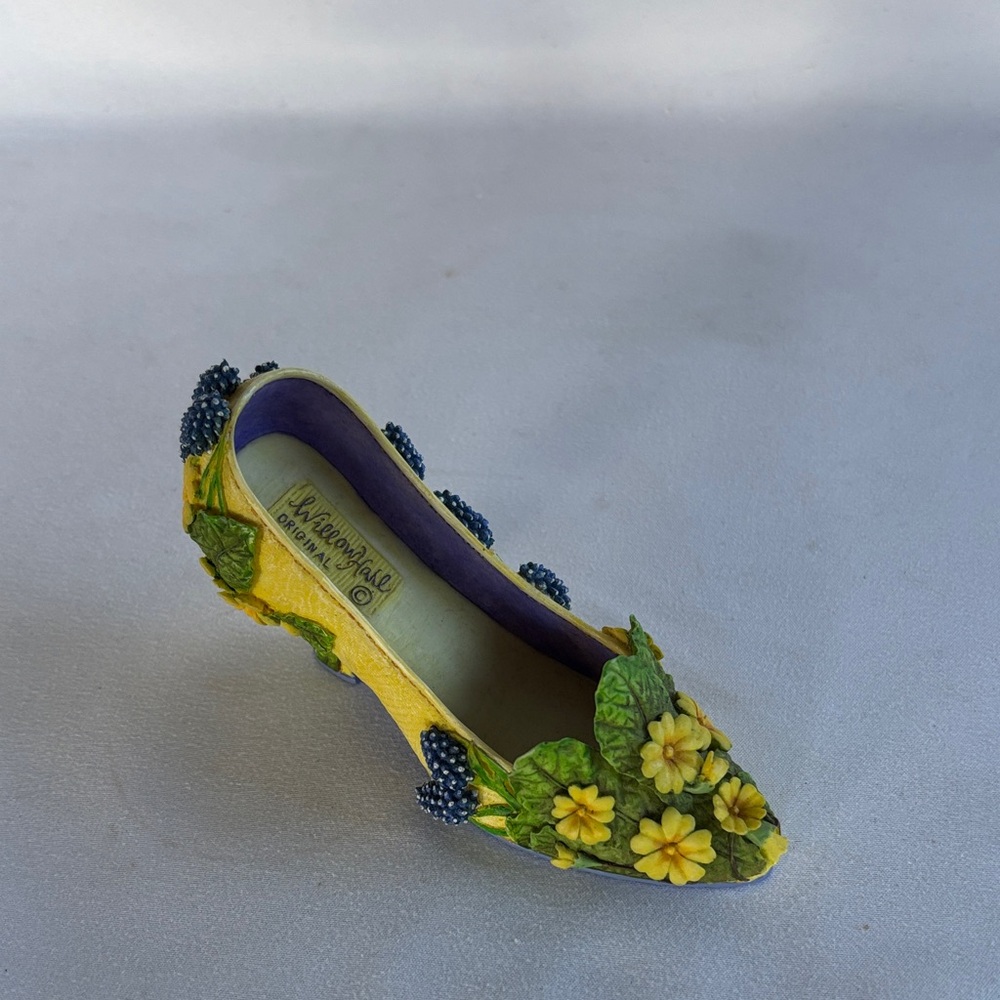 VINTAGE! THE ORIGINAL WILLOW HALL WOMEN’s SHOE ORNAMENTAL COLLECTION- FEBRUARY - Picture 4 of 11